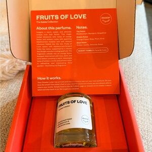 Dossier Fruits of Love Perfume